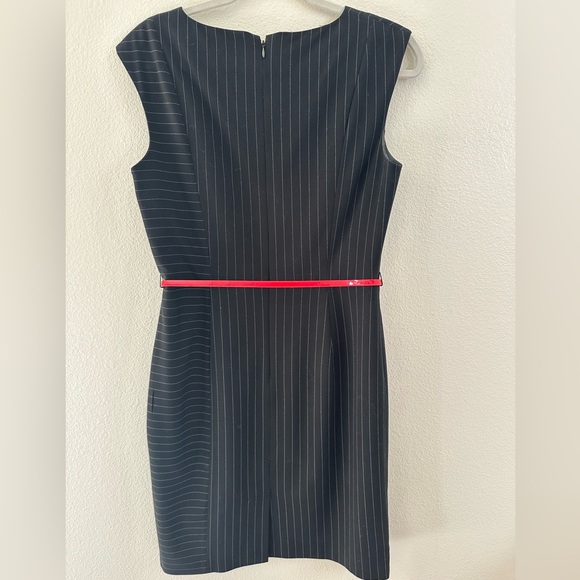 Pinstripe chic work dress - Picture 3 of 3